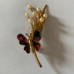 Vintage faux pearl goldtone butterfly pin